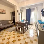 Lavinia House דירה