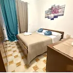Lavinia House * אוליברי